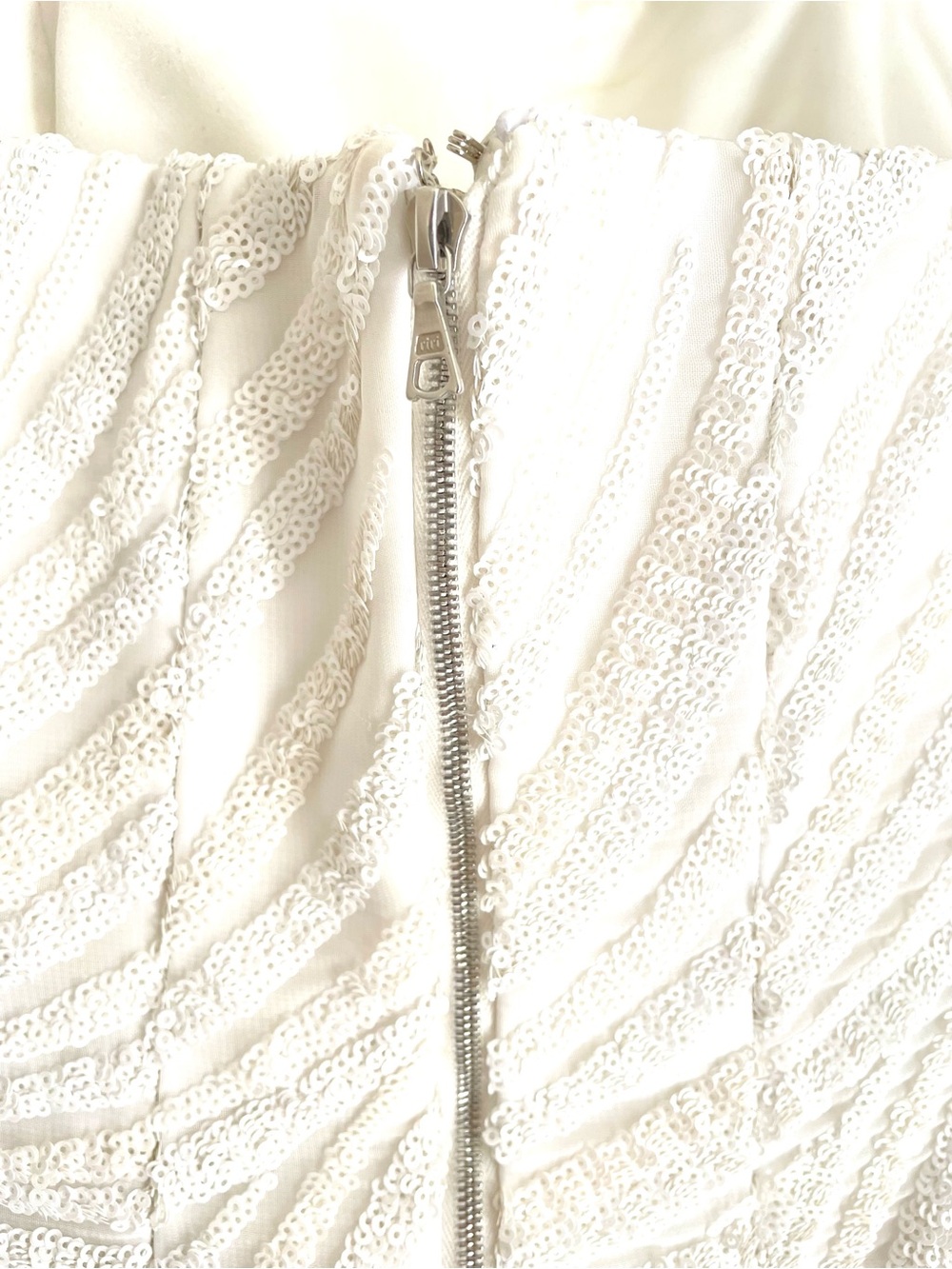 Halpern White Strapless Midi Dress with sequin waves, size XS / EU 34 - Picture 4 of 7